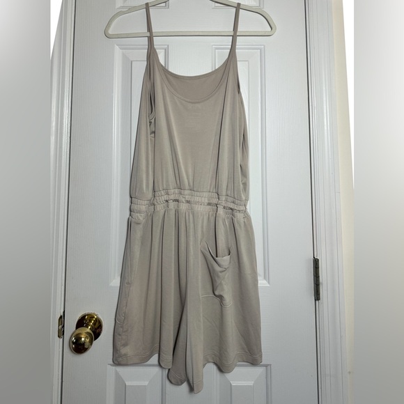 Super comfy Sinched waist romper! - Picture 3 of 4